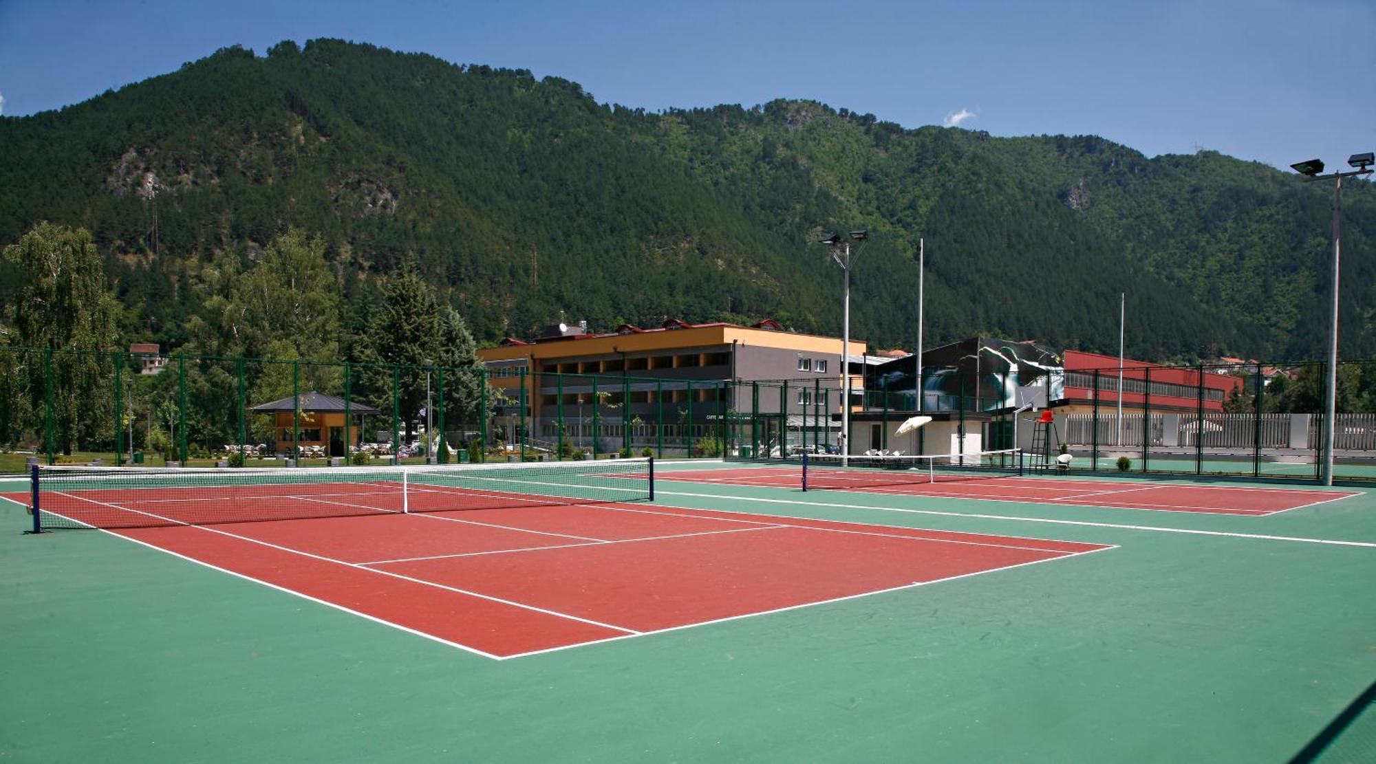 Garden City Hotel Коніц Екстер'єр фото